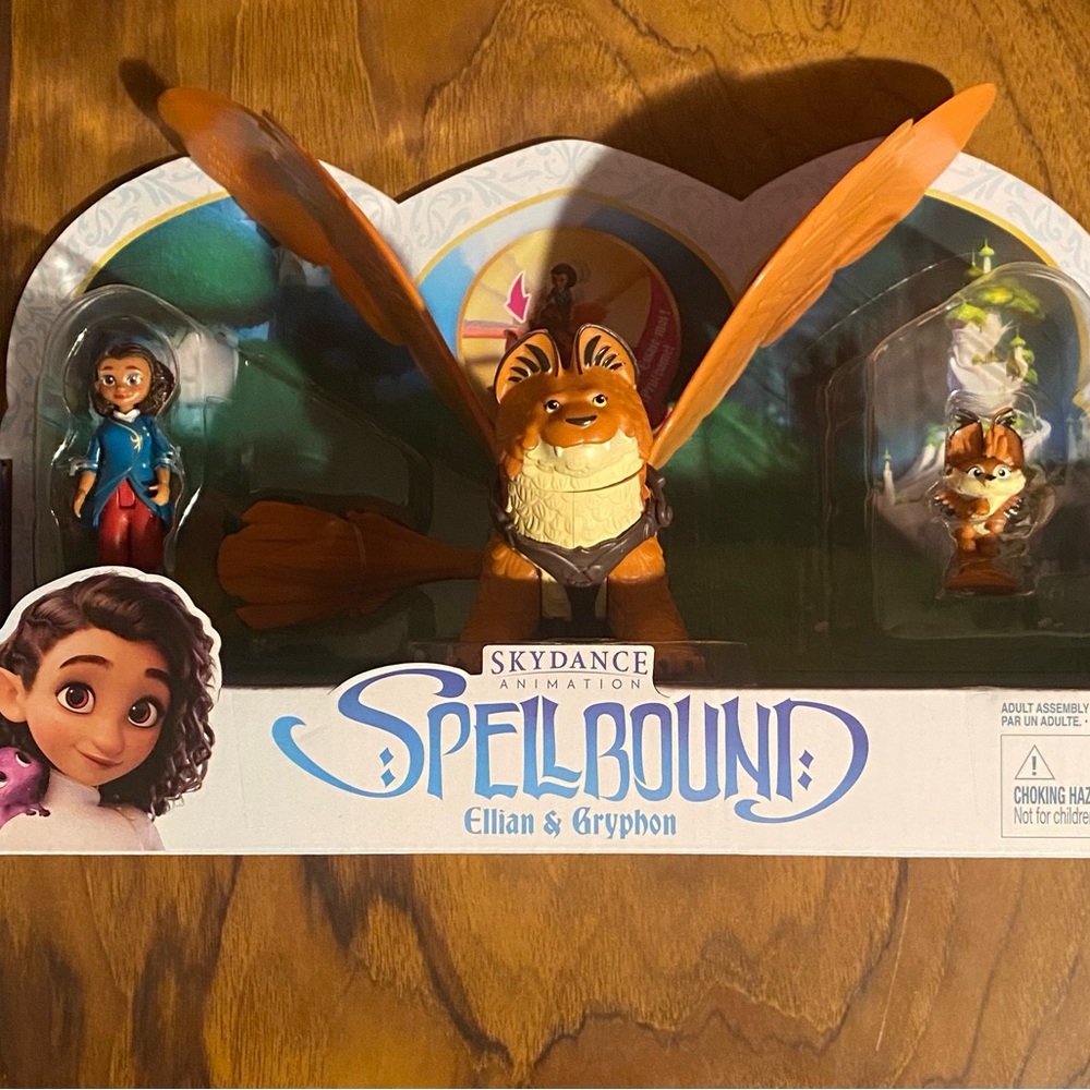 New in box Spellbound Ellian & Gryphon Toy Set - Orange